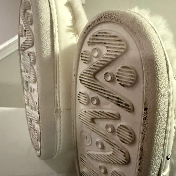 Forever 21 Hello Kitty White Faux Fur Boots Women’s Size 8 Pink Bow - Picture 9 of 9